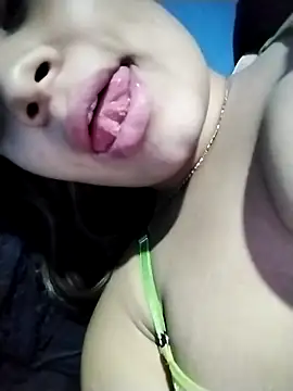 Snapshot of SiaFoxx_ chatting on February 22, 3:29 am SiaFoxx online show from February 22, 3:29 am