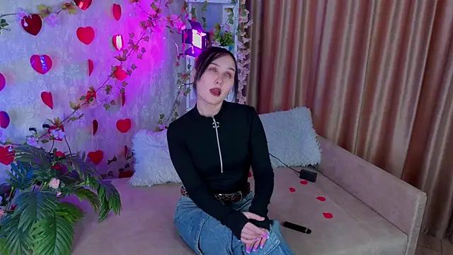 Snapshot of ThoraHaring chatting on February 23, 4:43 am ThoraHaring online show from February 23, 4:43 am