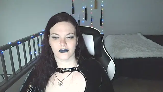 Snapshot of VixieNyx chatting on February 27, 5:02 pm VixieNyx online show from February 27, 5:02 pm