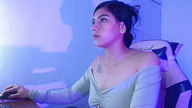 Snapshot of cloegp chatting on February 18, 11:50 am cloegp online show from February 18, 11:50 am