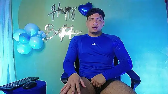 Uriel Ray  online show from February 22, 11:03 pm