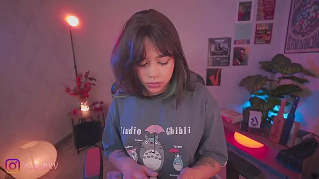 violette clerk1  online show from April 26, 10:51 pm