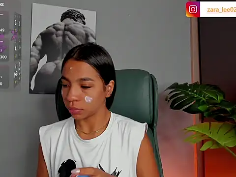 Snapshot of zara_leee chatting on March 4, 11:38 am zara leee online show from March 4, 11:38 am