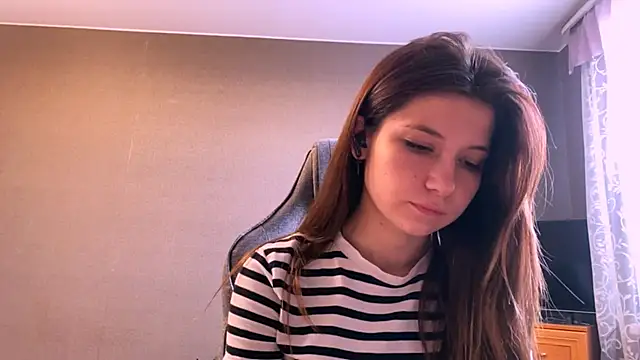 LunnaBliss online show from April 4, 2:25 pm