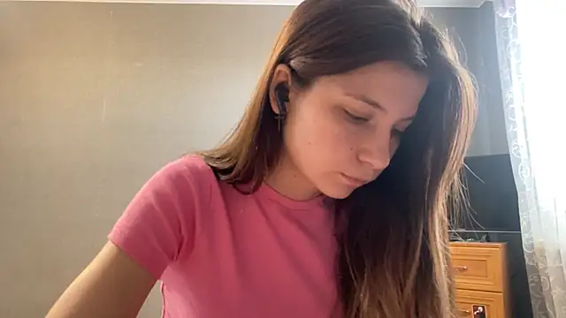 LunnaBliss online show from April 25, 11:35 am