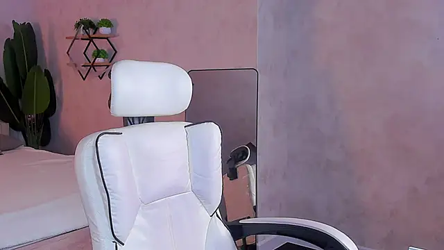 Miaa Hill online show from March 25, 12:11 pm