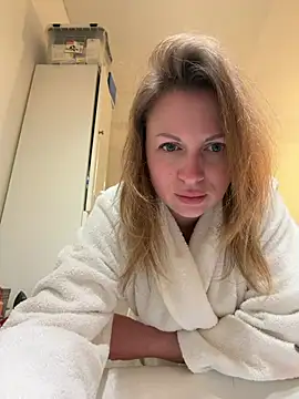 Snapshot of Frenchgirl45 chatting on February 28, 7:37 pm Frenchgirl45 online show from February 28, 7:37 pm