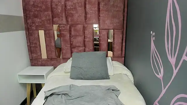 Snapshot of Ashleey__Sweet_ chatting on March 4, 12:00 pm Ashleey Sweet online show from March 4, 12:00 pm