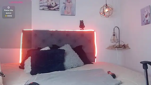 CHERRY DARCK online show from April 14, 3:40 pm