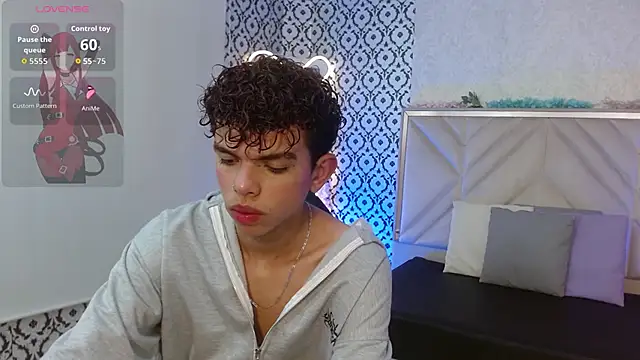 Snapshot of keahi_tay chatting on February 24, 11:52 am keahi tay online show from February 24, 11:52 am