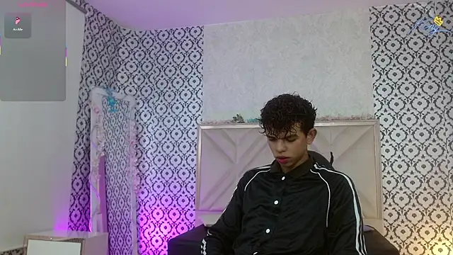 Snapshot of keahi_tay chatting on March 3, 11:49 am keahi tay online show from March 3, 11:49 am