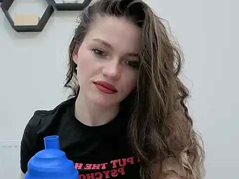 Avelinehowo uwu online show from March 24, 5:51 pm