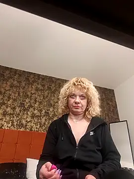 LaireeFelini online show from February 18, 7:54 pm