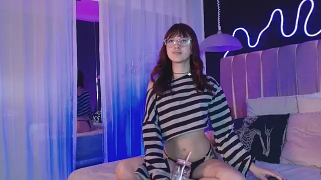 alixx von d online show from March 27, 11:32 am