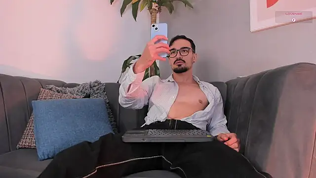 Snapshot of SavageCross1 chatting on February 24, 7:45 pm SavageCross1 online show from February 24, 7:45 pm