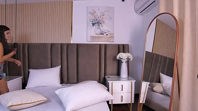 Lorenn Sweet online show from April 11, 11:47 am