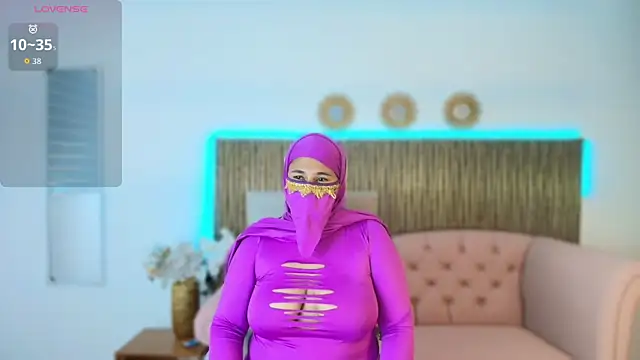 Snapshot of Nadia_Privee chatting on February 24, 7:12 pm Nadia Privee online show from February 24, 7:12 pm