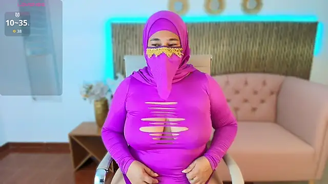 Snapshot of Nadia_Privee chatting on February 28, 6:09 pm Nadia Privee online show from February 28, 6:09 pm