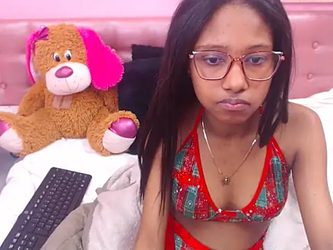 Snapshot of cutedoll4u chatting on March 1, 1:35 pm cutedoll4u online show from March 1, 1:35 pm