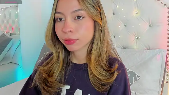 LuuluBerry online show from March 3, 6:58 pm