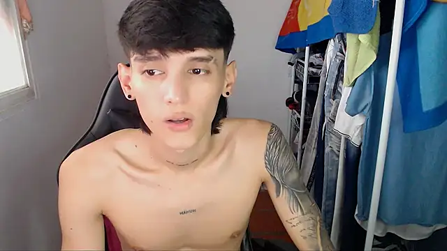 Snapshot of BOY-767 chatting on February 19, 6:15 pm BOY-767 online show from February 19, 6:15 pm