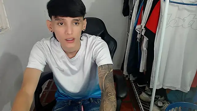 Snapshot of BOY-767 chatting on March 3, 1:45 am BOY-767 online show from March 3, 1:45 am