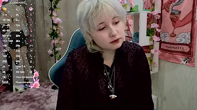 Snapshot of May_leaf chatting on February 23, 1:36 am May leaf online show from February 23, 1:36 am