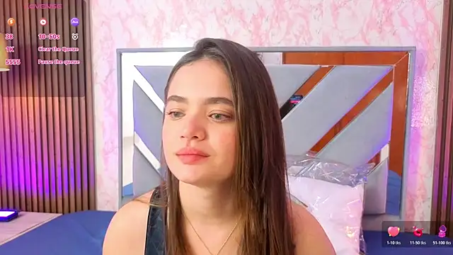 Snapshot of LittleeSara18 chatting on April 25, 11:13 am LittleeSara18 online show from April 25, 11:13 am