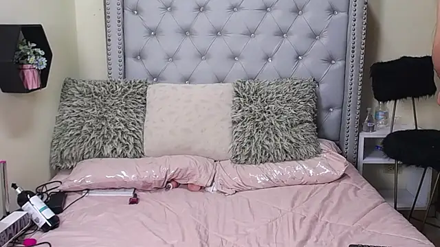 skarlett  36 online show from April 10, 2:33 pm