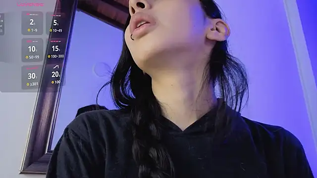 chloe bluee  online show from March 25, 11:16 am