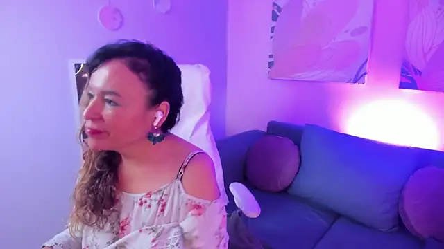 Ivonne 4 online show from April 19, 2:05 pm