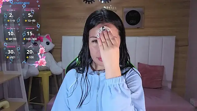 Kylia a online show from April 18, 1:15 pm