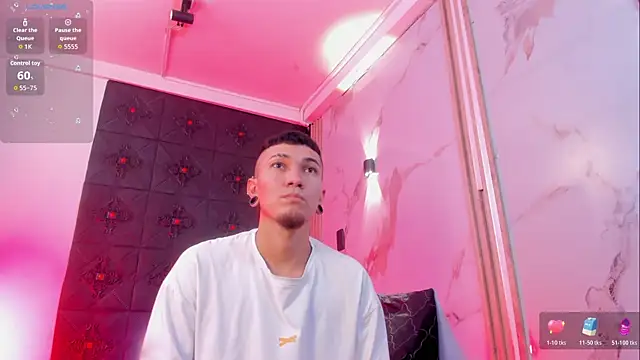 Snapshot of Logan_and_Reachel chatting on March 2, 7:21 pm Logan and Reachel online show from March 2, 7:21 pm