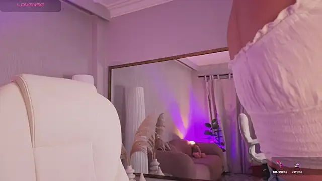 Stephany Harlot online show from April 14, 11:33 pm