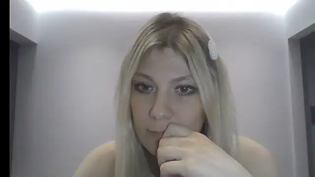 Foxy Bright online show from March 12, 7:31 pm