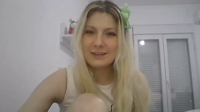 Foxy Bright online show from March 27, 7:35 pm