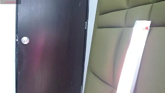 Snapshot of mia0207 chatting on February 21, 4:41 pm mia0207 online show from February 21, 4:41 pm