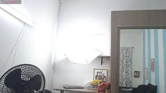 Snapshot of mia0207 chatting on February 25, 2:16 pm mia0207 online show from February 25, 2:16 pm