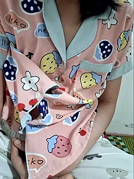 Snapshot of kieuqueen92 chatting on February 23, 2:03 pm kieuqueen92 online show from February 23, 2:03 pm