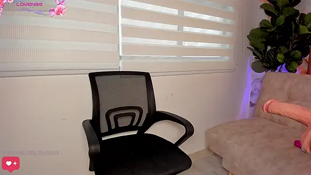 Snapshot of Antonella_Moretti_ chatting on February 28, 4:30 pm Antonella Moretti online show from February 28, 4:30 pm