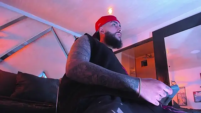 SantiagoHincapiie online show from February 26, 4:11 am