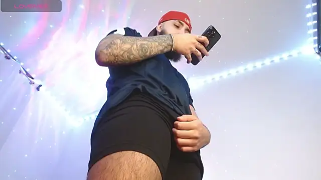 SantiagoHincapiie online show from April 1, 6:58 am