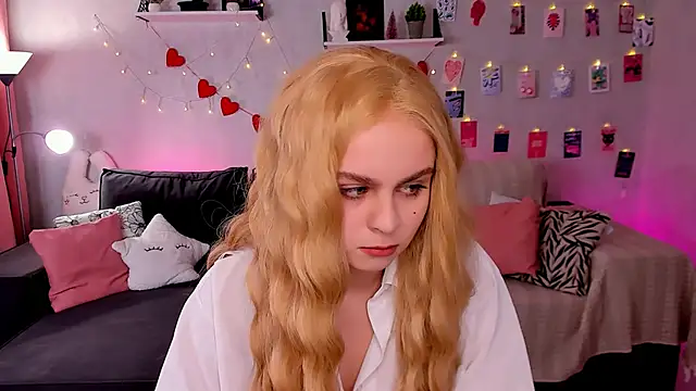 VivienAllen online show from February 22, 9:08 am