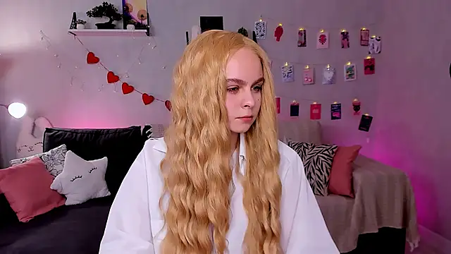 VivienAllen online show from March 3, 9:15 am