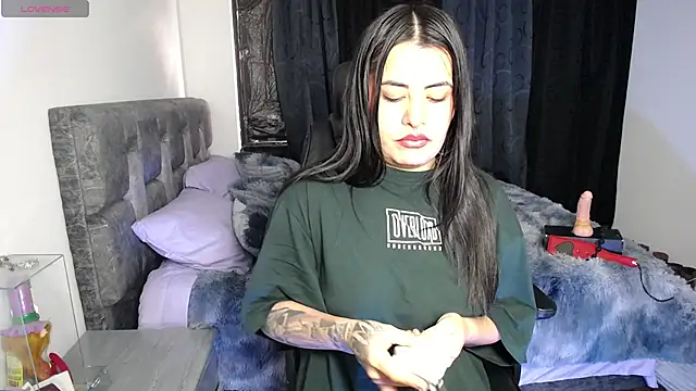 Snapshot of Dakotattoo chatting on April 20, 1:58 pm Dakotattoo online show from April 20, 1:58 pm