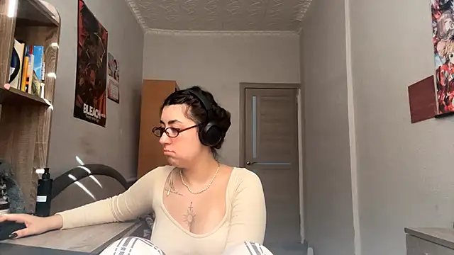 AshlynWabasha online show from March 14, 7:03 am