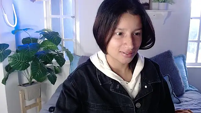 milk chloe  online show from March 20, 1:27 pm