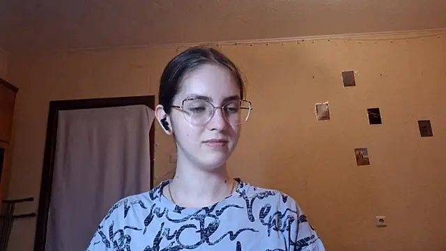Snapshot of Katelemon chatting on June 17, 3:24 pm Katelemon online show from June 17, 3:24 pm