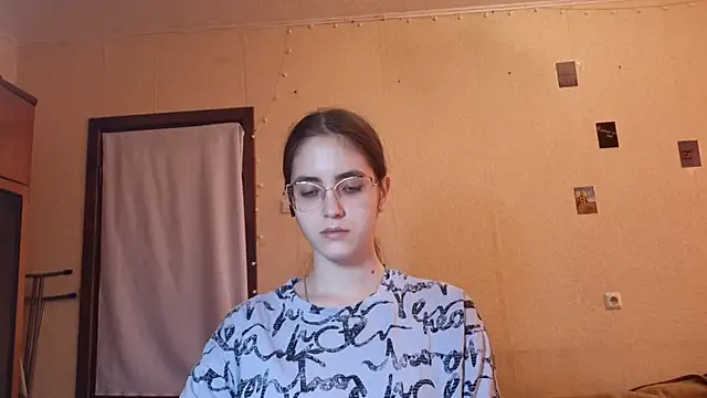 Snapshot of Katelemon chatting on July 9, 10:52 am Katelemon online show from July 9, 10:52 am