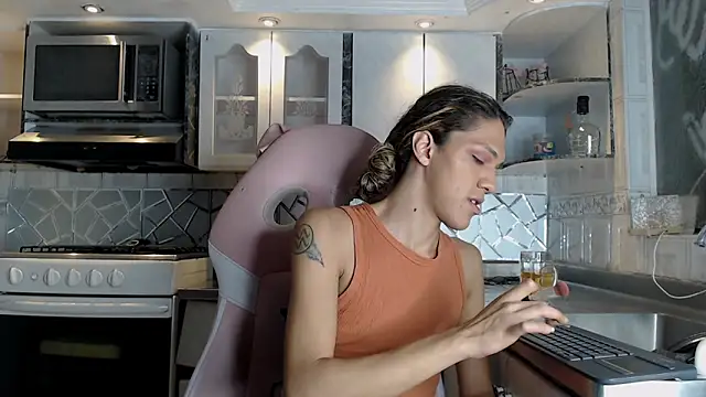 CrisOzzz online show from February 22, 8:07 pm